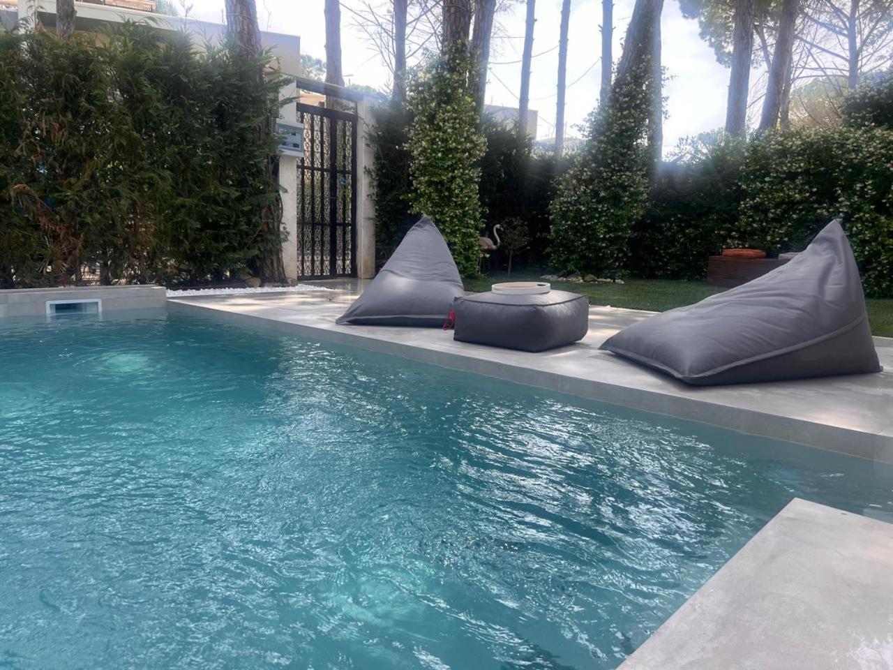 Gjiri Lalezit Swimming Pool Villa